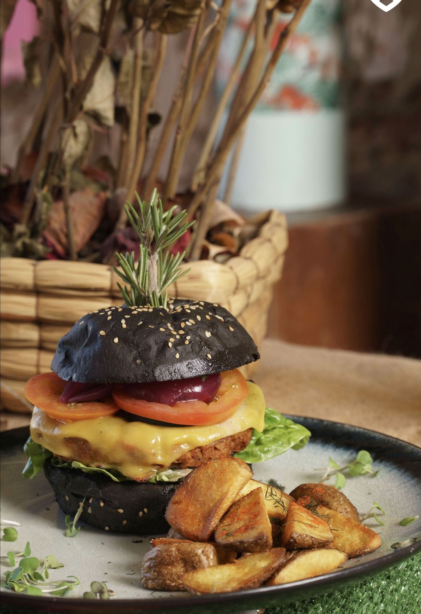 Burger with sides, KreARCE